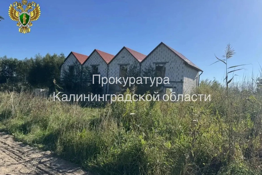 Суд постановил снести четыре жилых дома в береговой полосе в Полесском районе