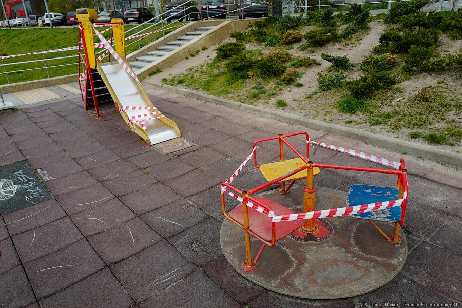 «Дети болеют и дети заражают»: как выглядит борьба с COVID-19 на детских площадках