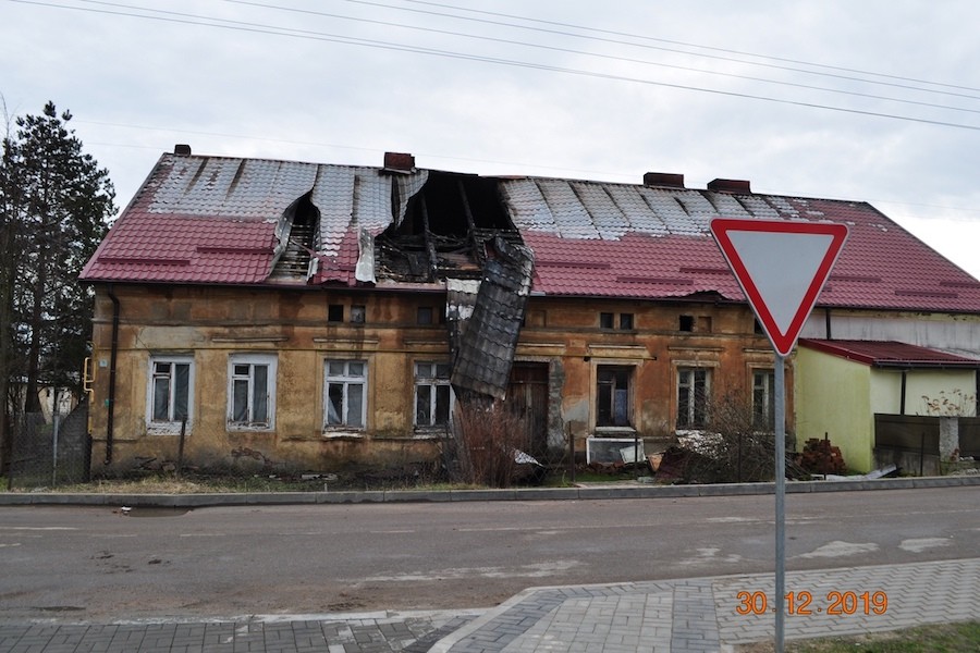 В Краснознаменске при пожаре погиб человек, 5 семей остались без крова (фото)