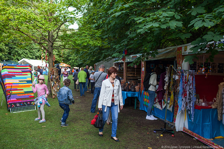 Тарелочка с голубой каёмочкой: что продавали на ярмарке «Город мастеров»