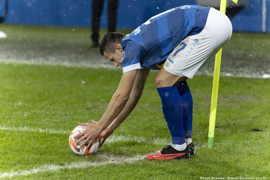 «Не футбол, а регби»: снежный матч «Балтика» — «Спартак» в фотографиях