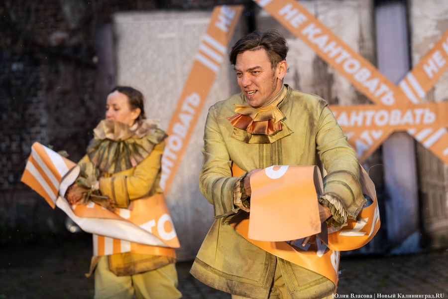 Не кантовать: в башне «Врангель» сыграли спектакль про Канта