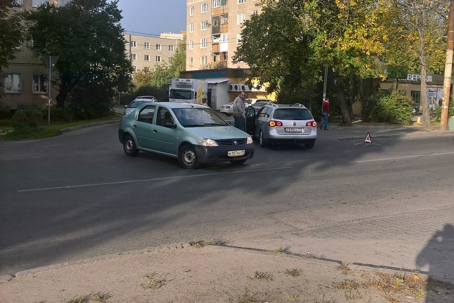 Из-за ДТП на Дзержинского блокирована полоса на выезд из города (фото)