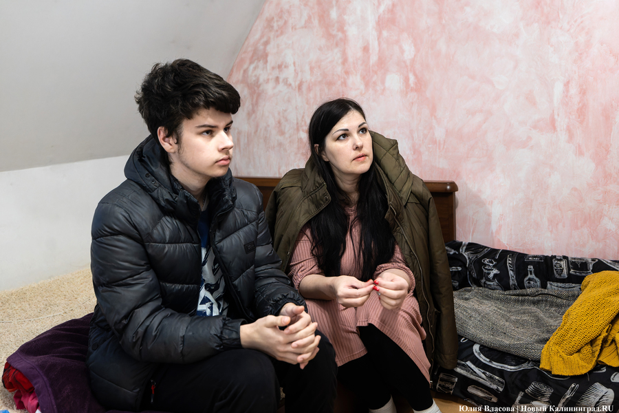 Отрезали газ за долги: в Гурьевске замерзают женщина с сыном