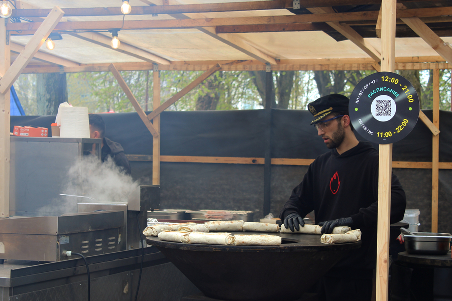 Ярмарка для метеоустойчивых: как прошло открытие гастрофестиваля на острове Канта (фото)