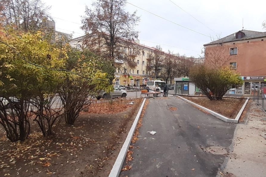 «К качеству есть претензии»: в Калининграде благоустраивают сквер у Балтийского рынка (фото)