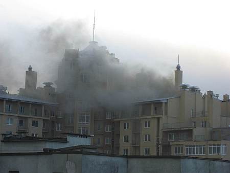 В Калининграде горит строящийся комплекс «Красная De Luxe»