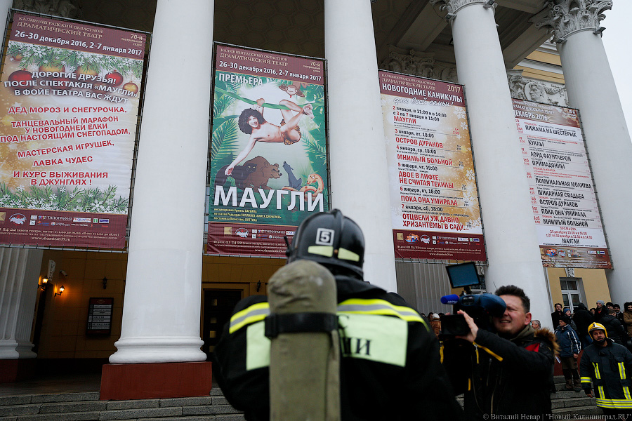 Изображая жертву: актеры драмтеатра «подыграли» пожарным на учениях (фото)