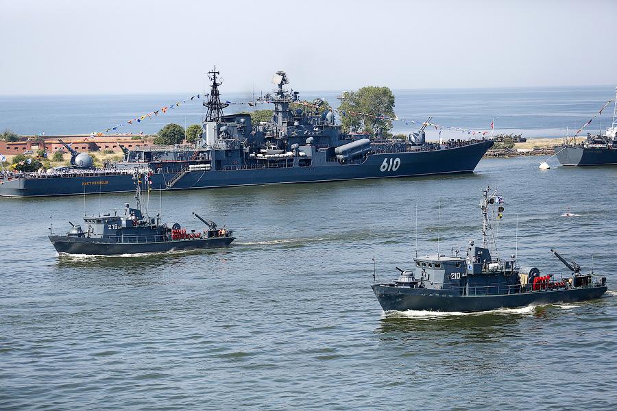 Те же и Лужков: парад в честь Дня ВМФ в Балтийске (фото)