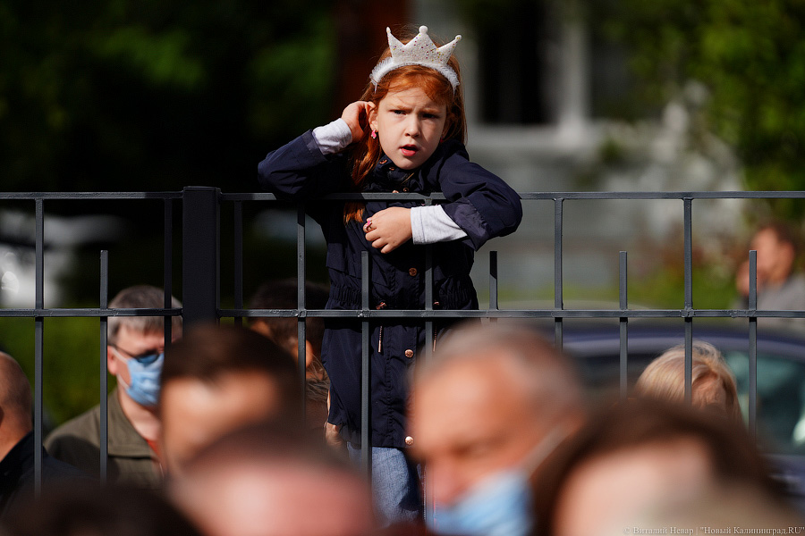 Серьёзное дело: как прошла первая линейка в самой новой школе Калининграда