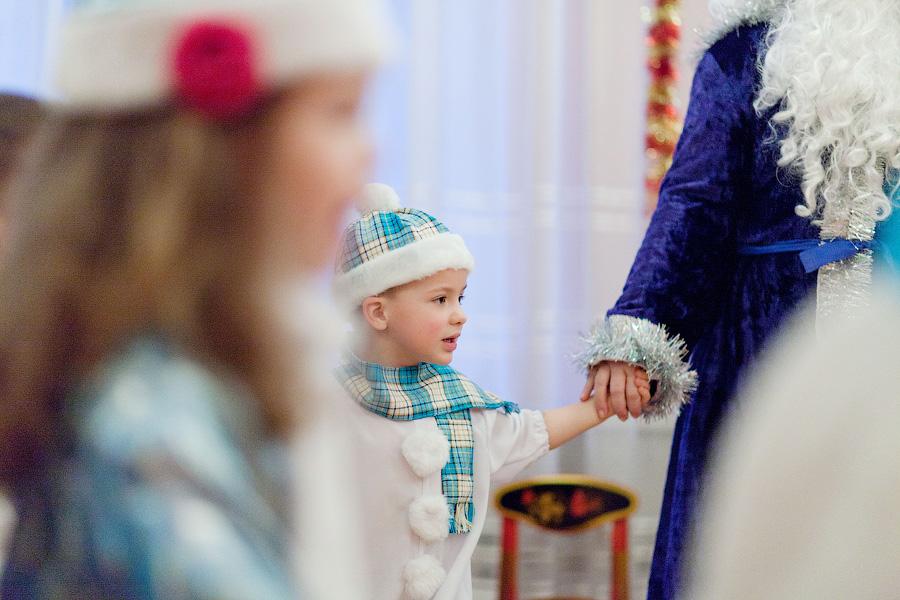 “Обычная сказка”: фоторепортаж с новогоднего утренника в детском саду