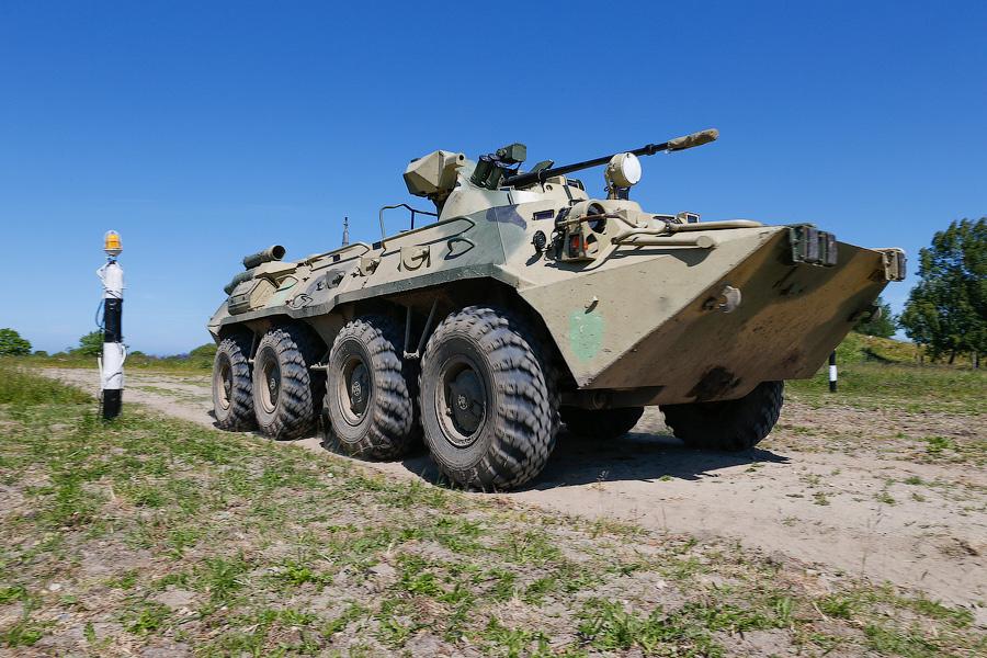 «Вальс бронетранспортёров»: в Хмелевке прошло военно-морское дерби 