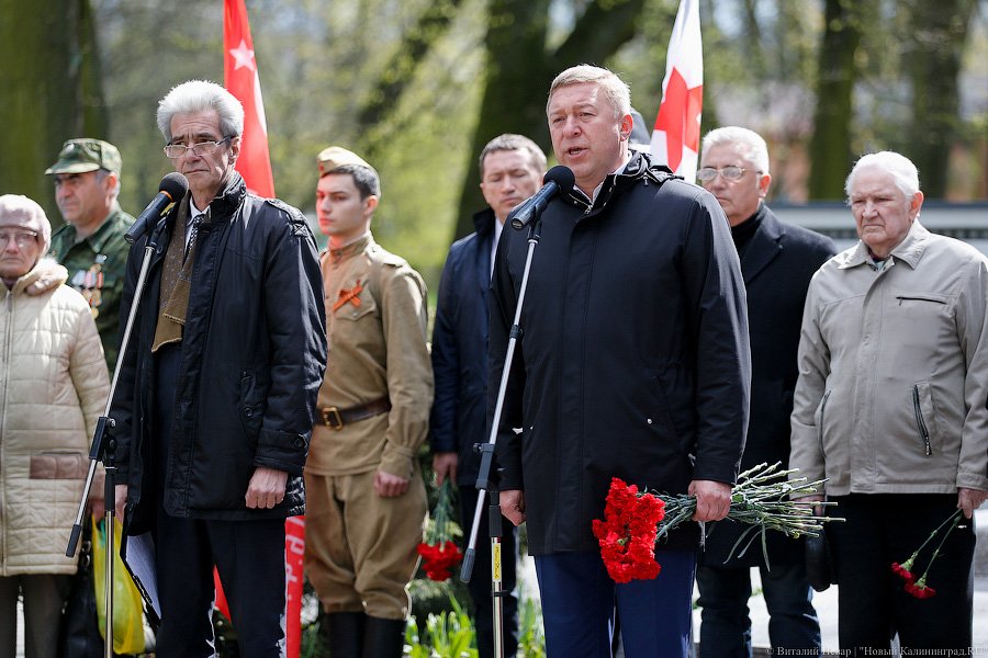 Память героям: в Калининграде перезахоронили найденных поисковиками воинов