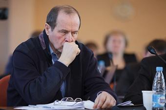 Депутаты: поднять детское пособие — значит, растить потребителей