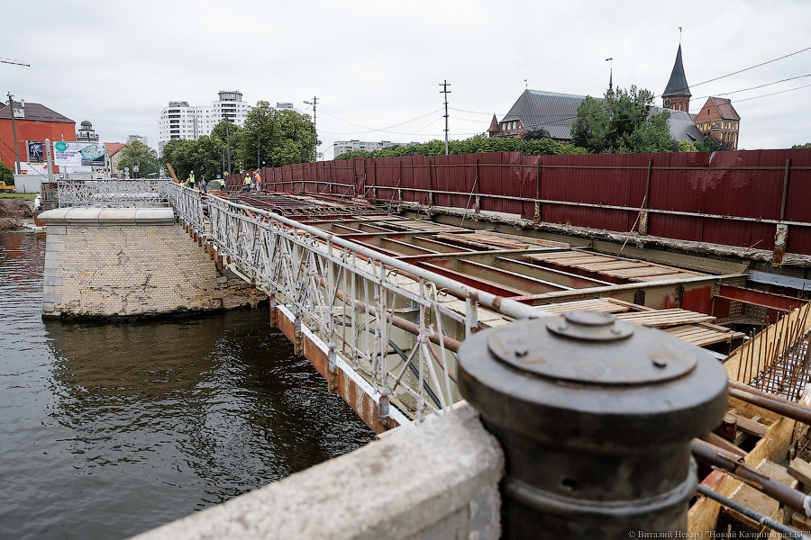 Подарок мэру: как строители успевают ремонтировать Деревянный и Высокий мосты