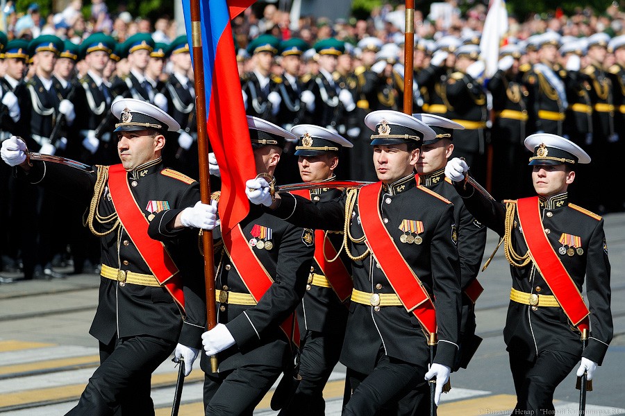 Курсантки, кадеты и танк: как прошёл Парад Победы в Калининграде (фото)