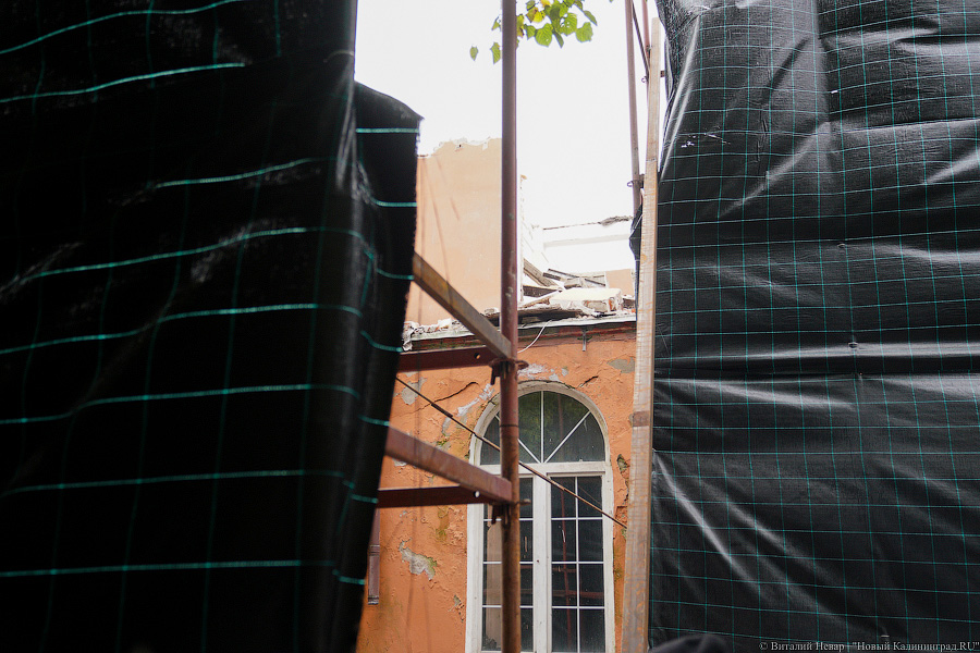 Разрушительный ремонт: в Зеленоградске сносят отель «Королева Луиза» (фото)