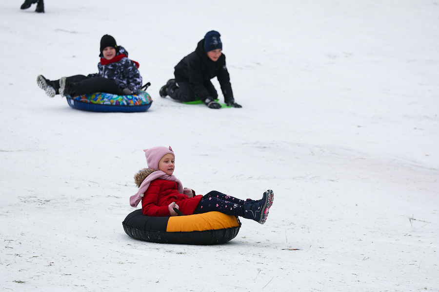 Полет на санках: как в Центральном парке Калининграда с горки катаются (фото)