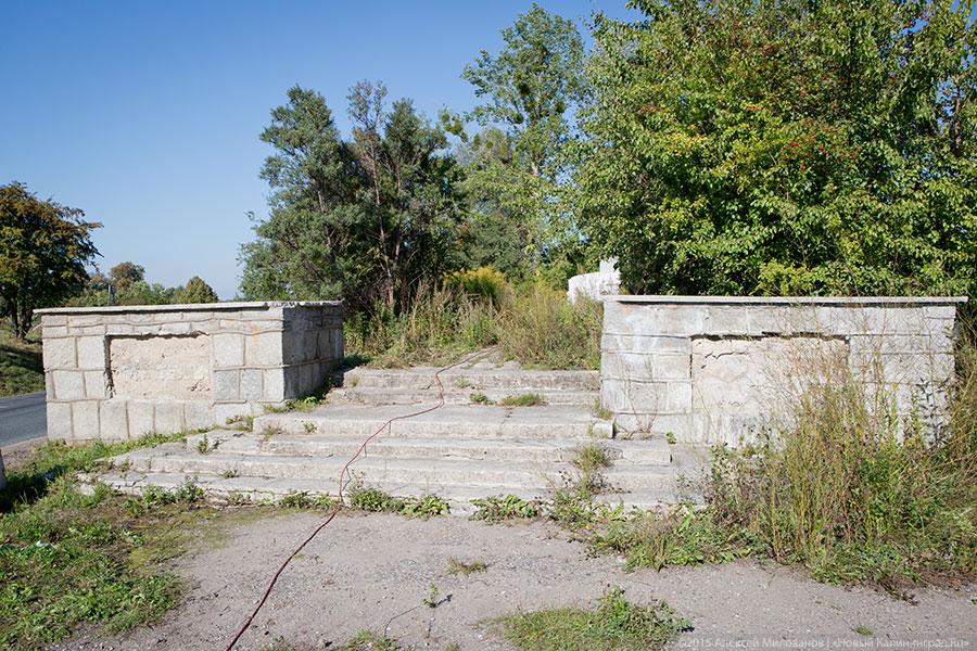 «Невечная память»: что осталось от монумента в Пененжно (фото)