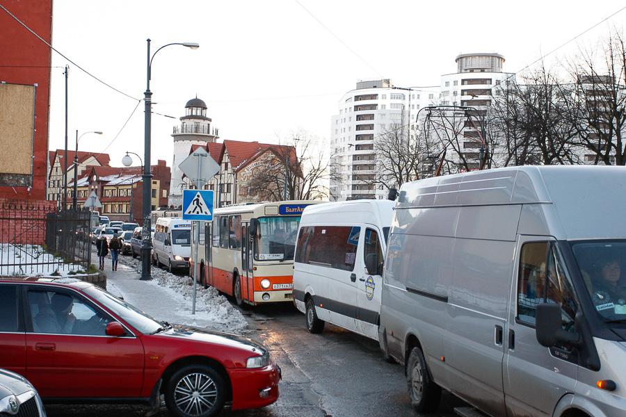 На Деревянном мосту произошла авария, затруднено движение на Острове и Моспроспекте (фото)