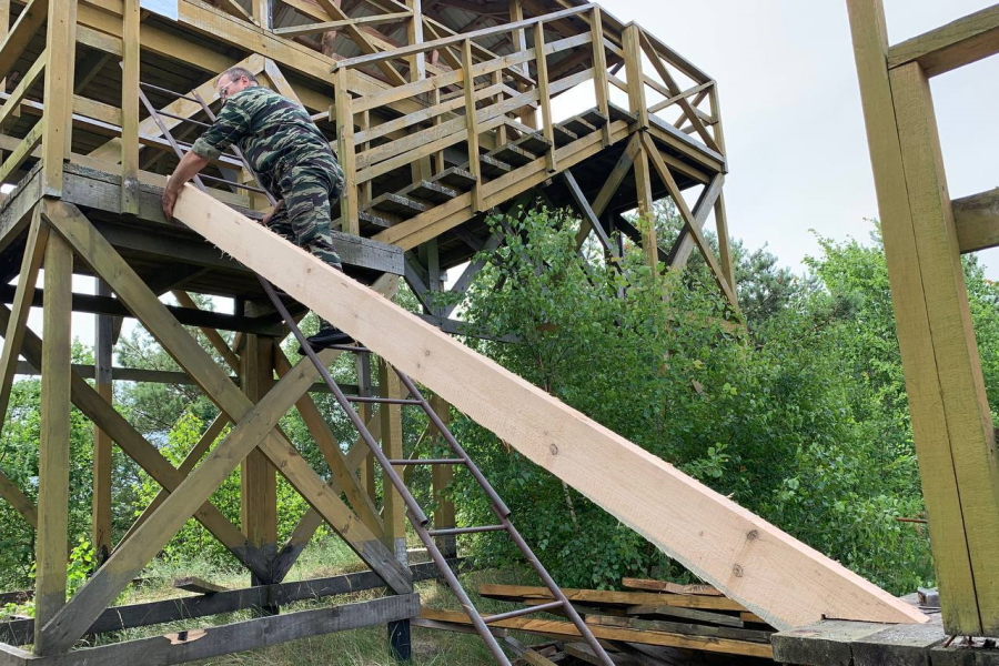 На высоте Мюллера закрыли обзорную площадку из-за аварийного состояния лестницы