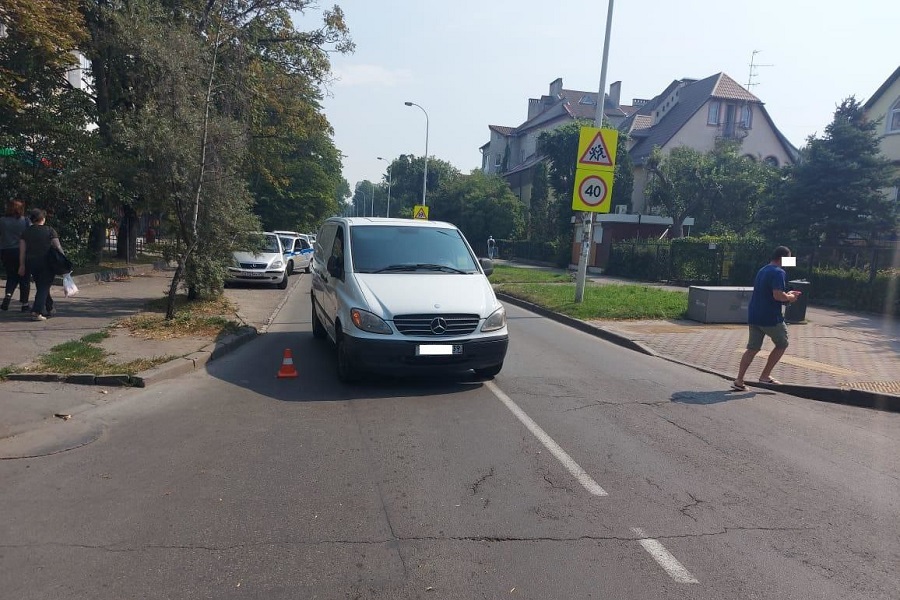 В Калининграде под колесами «Мерседеса» пострадала 10-летняя девочка