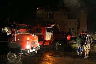 В Калининграде пожарные спасли бомжа из горящего мусора