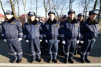 Новая форма Госавтоинспекции: "цвет, как у НКВД", меховая шапка и светящийся жезл