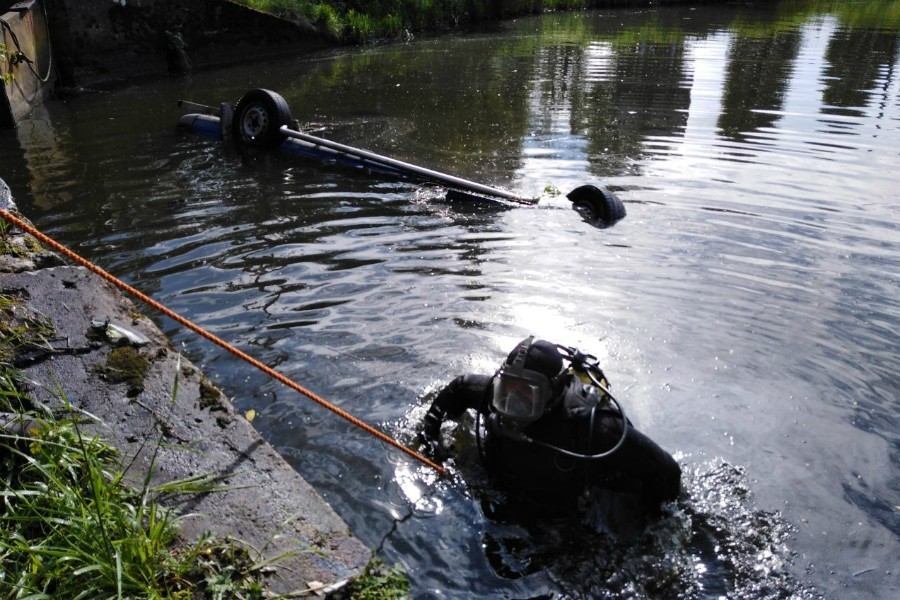 Скончался водитель микроавтобуса, упавшего в ручей на ул. Транспортной