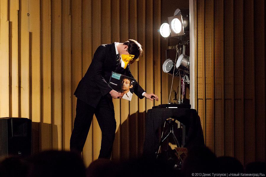 Всё о WooZoo: на «Балтийских сезонах» показали спектакль Олега Глушкова