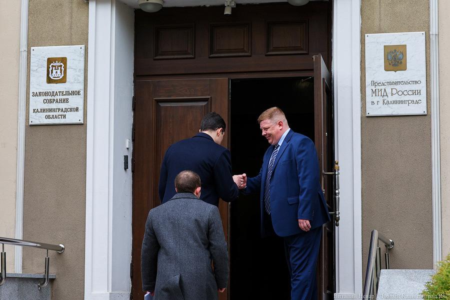 Карты, фотки, все дела: ежегодный отчет Антона Алиханова в фотографиях