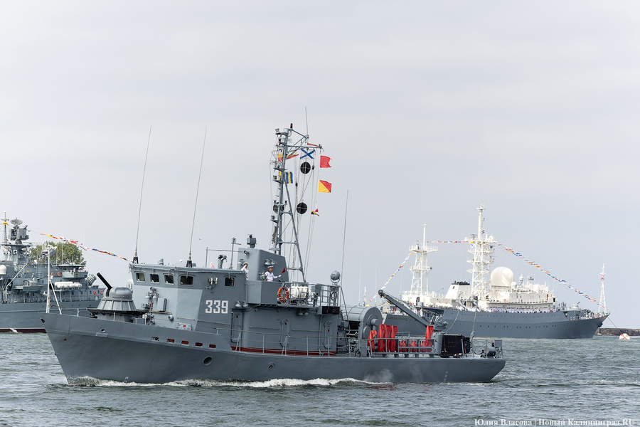 День ВМФ в Балтийске: как прошел парад кораблей Балтфлота (фото)
