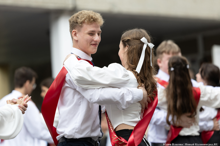 Под вальс из старого фильма: как проходил «Последний звонок» в школе № 6