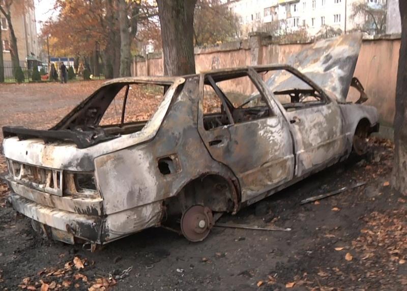 В Калининграде полиция задержала двоих ранее судимых поджигателей авто (фото)