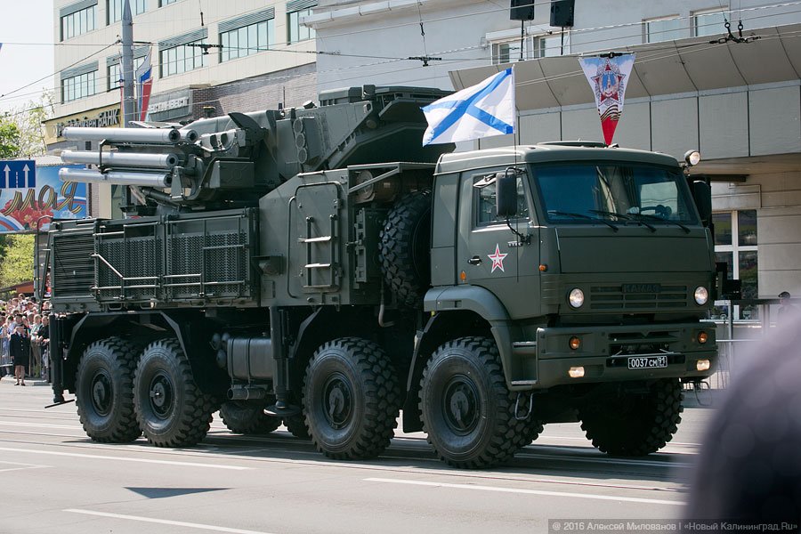 По главной улице с оркестром: как в Калининграде прошёл Парад Победы (фото)