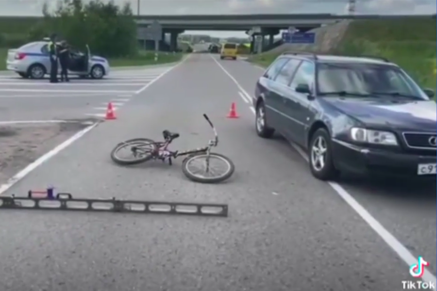 Под Гвардейском сбили 10-летнего велосипедиста, который выехал на трассу (видео)