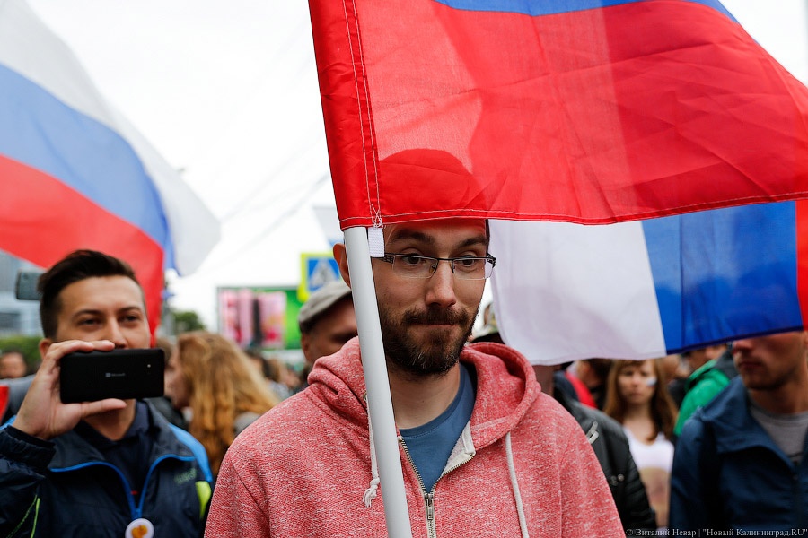 Утки-мандаринки: в Калининграде прошло шествие против коррупции