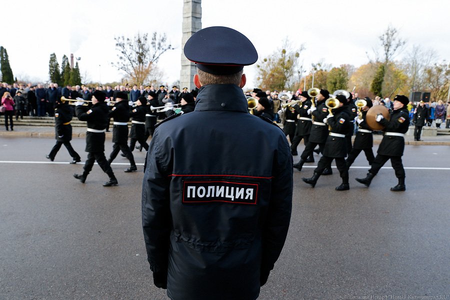 В едином порыве: в Калининграде почтили память героев-гвардейцев 