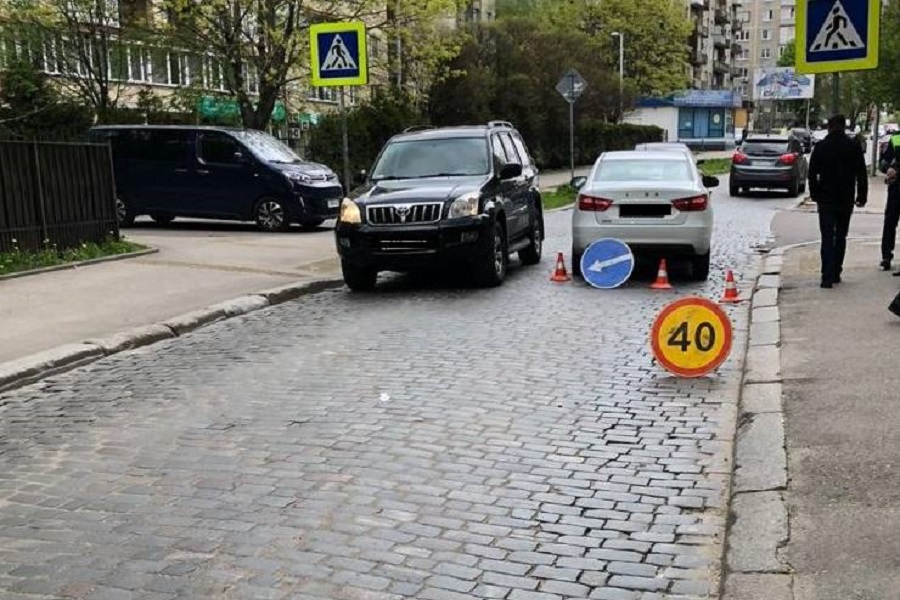 Упал с тротуара: на ул. Грига под колесами «Лады» пострадал 36-летний пешеход (фото)