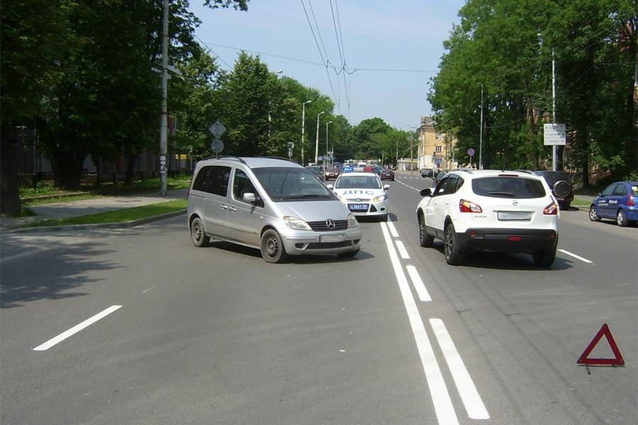 На выходных в Калининграде двое пешеходов попали под автомобили (+фото)