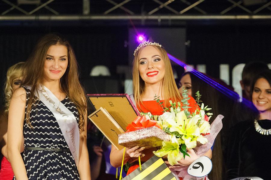 «Если мир не разрушит красоту»: в «Платинуме» выбрали самую красивую студентку 