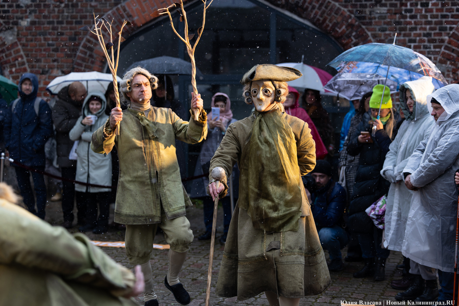 Не кантовать: в башне «Врангель» сыграли спектакль про Канта