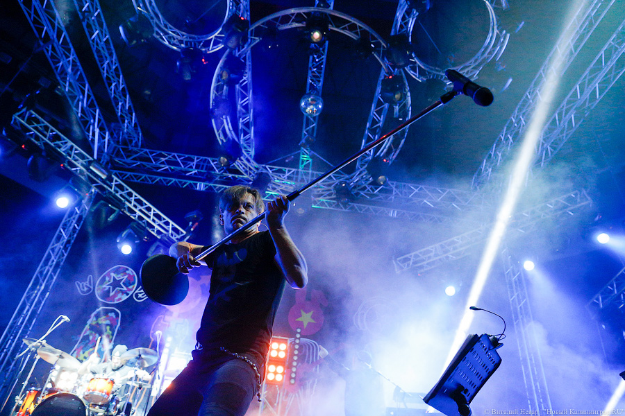 Всё такое немодное: в Калининграде с новой программой выступила группа «Би-2»