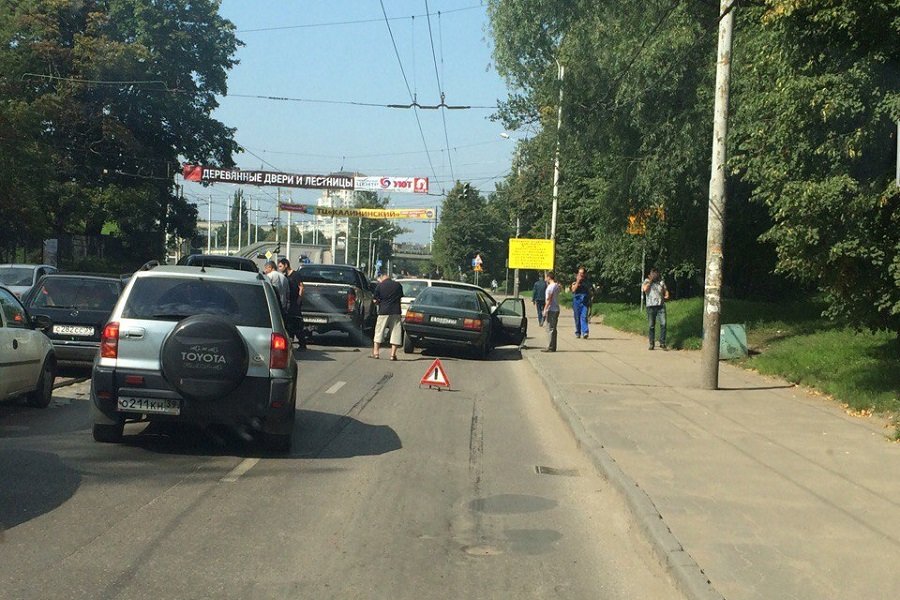 Из-за ДТП на Дзержинского затруднено движение в сторону центра (фото)