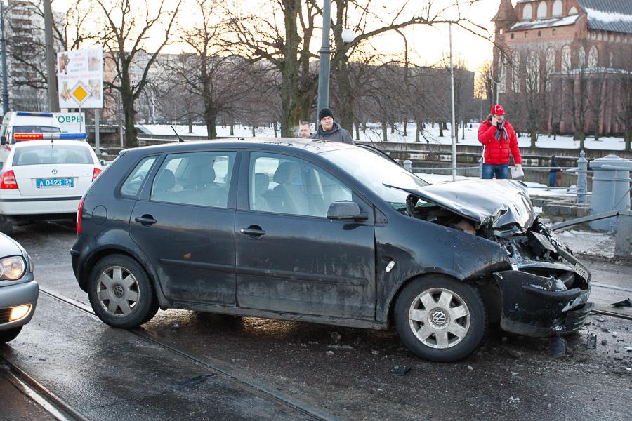 На Деревянном мосту произошла авария, затруднено движение на Острове и Моспроспекте (фото)