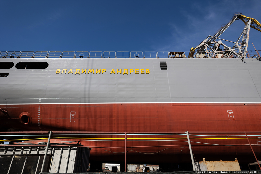 Флагман ВМФ России: в Калининграде спустили на воду большой десантный корабль (фото)