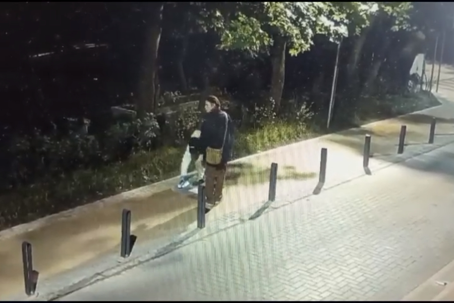 В Зеленоградске ищут вандалов, исписавших рекламой казино уличные тротуары