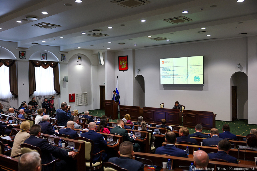 Карты, фотки, все дела: ежегодный отчет Антона Алиханова в фотографиях