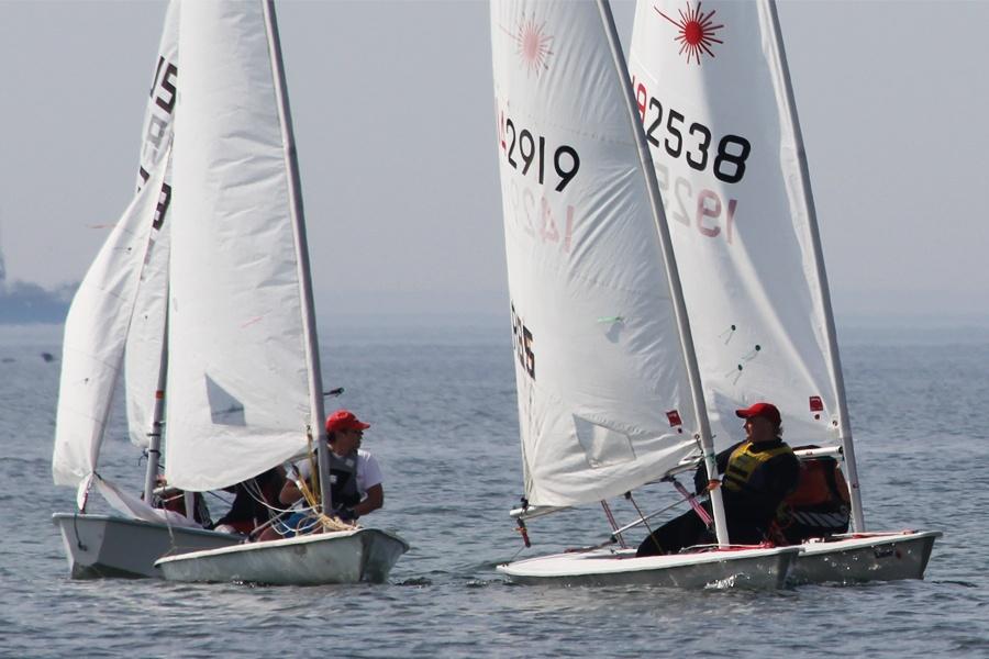 «За победу!»: фоторепортаж с первой региональной парусной регаты сезона