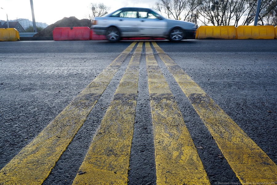 Наполовину открыто: путепровод на Московском начал пропускать автотраснпорт